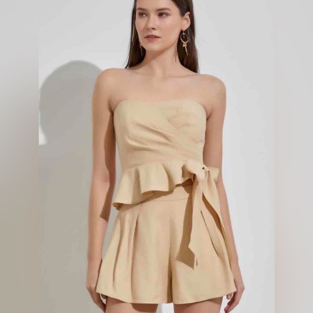 DO + BE Strapless Beige Shorts Set
